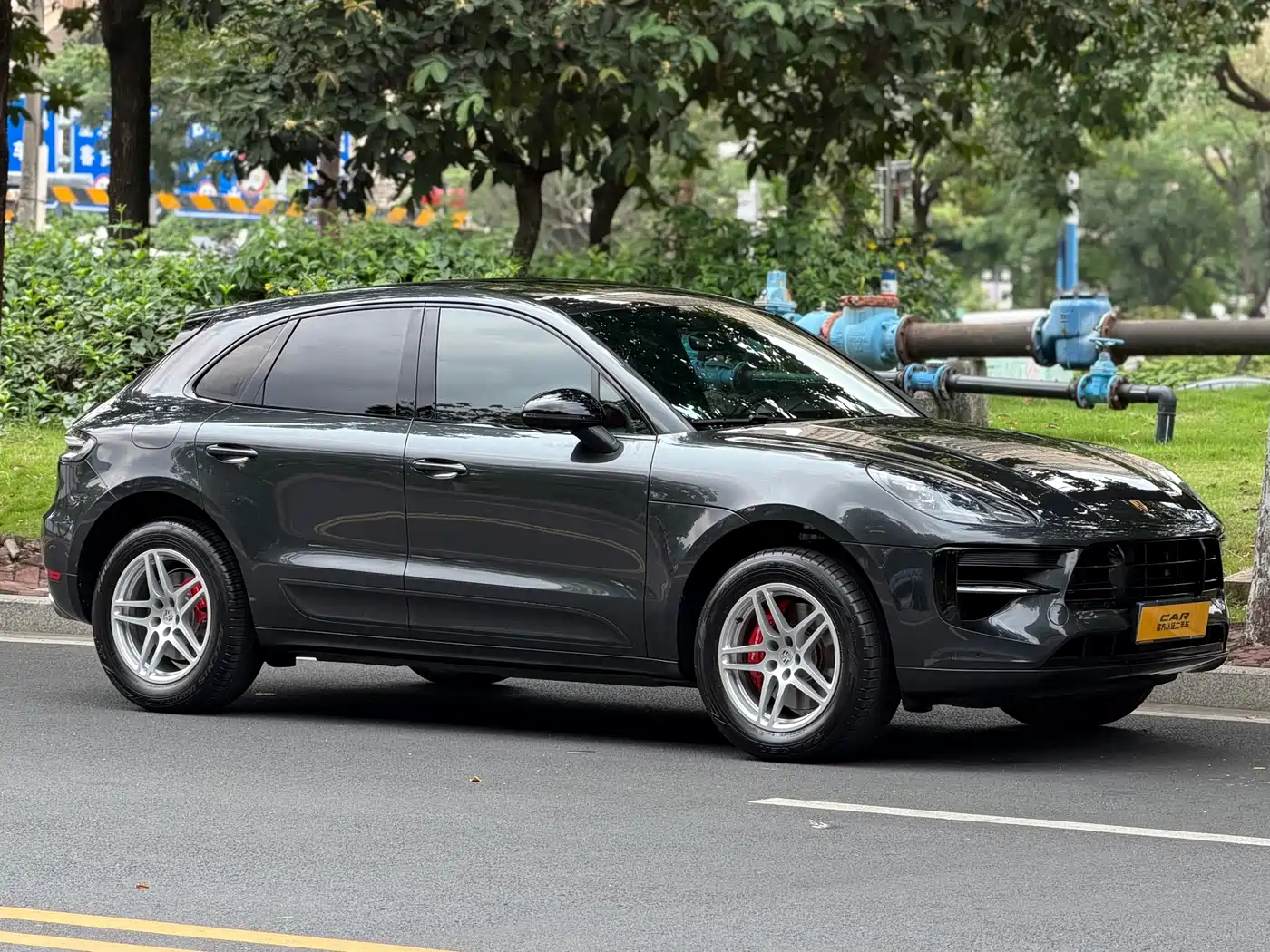 PORSCHE MACAN