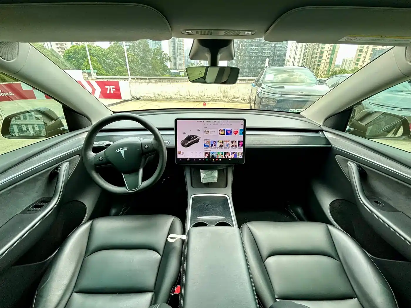 TESLA MODEL Y