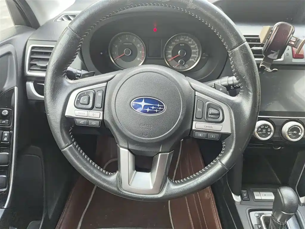 Subaru Forester 2016 2.0i Fashion Navigation Edition фото 3