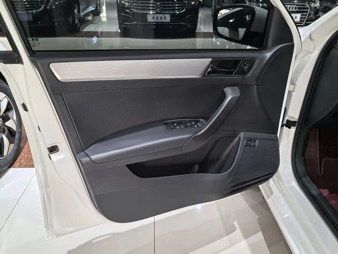 Škoda Rapid 2018 1.6L Automatic Comfort Edition фото 15