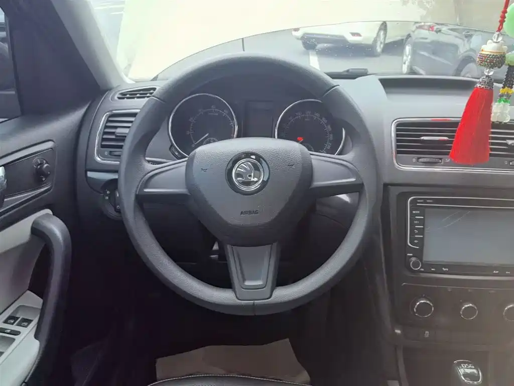 Škoda Yeti 2016 1.4TSI DSG Forward Edition фото 11
