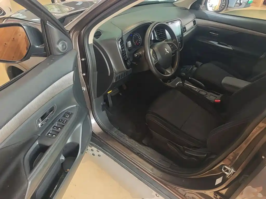 Mitsubishi Outlander 2016 2016 2.0L 2WD Fashion Edition 5-seater