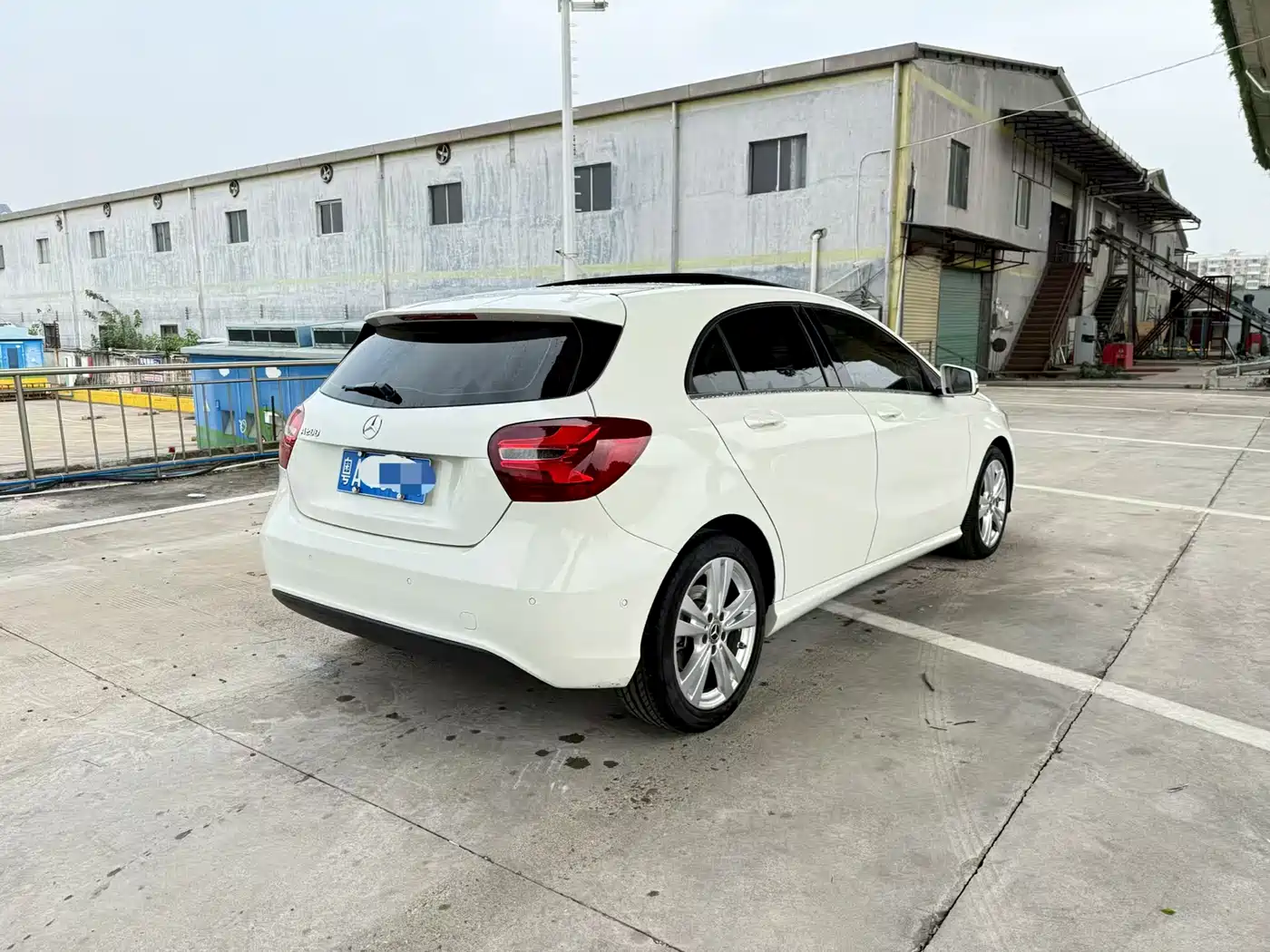 Mercedes-Benz A-Class (Import) 2016 A 200 Dynamic фото 3