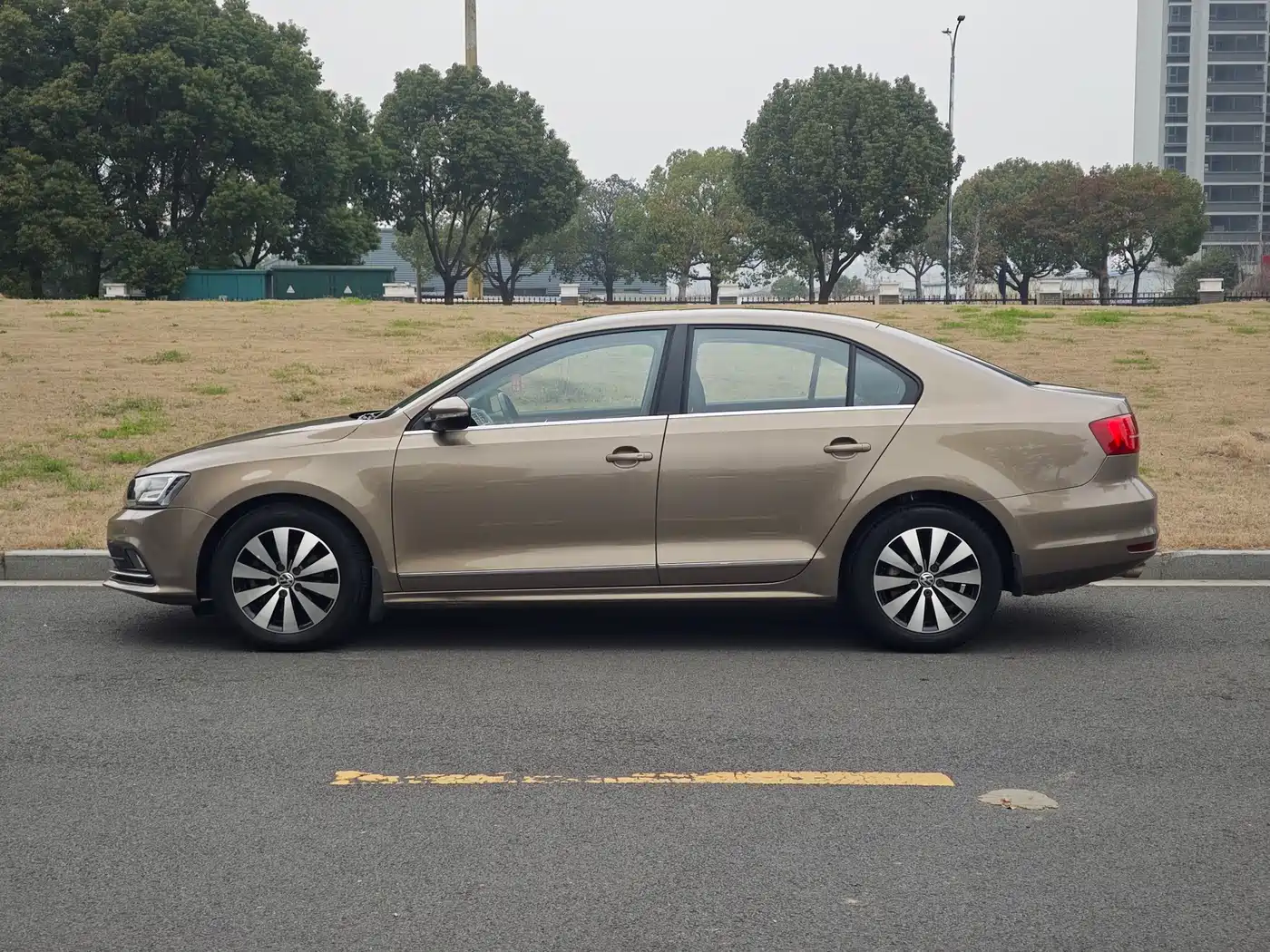 Volkswagen Sagitar 2015 230TSI Automatic Luxury фото 4