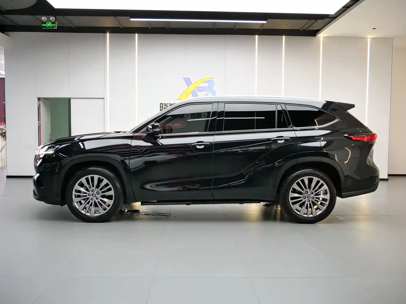 TOYOTA HIGHLANDER