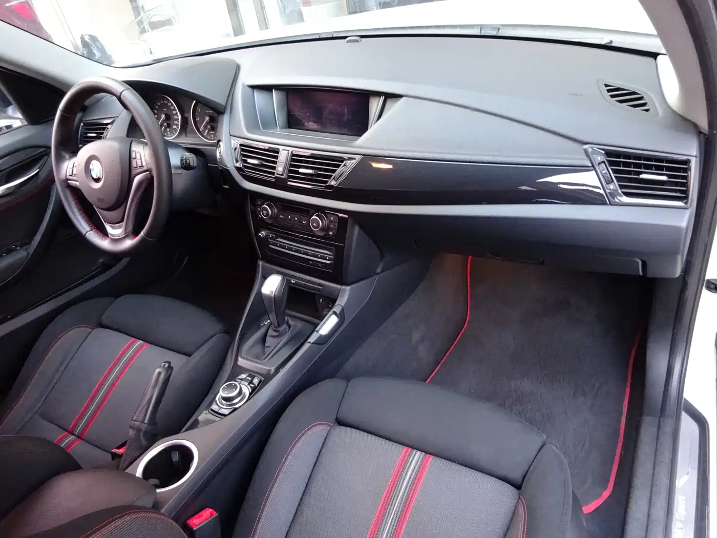 BMW X1 2013 sDrive18i Sport Design Package фото 11
