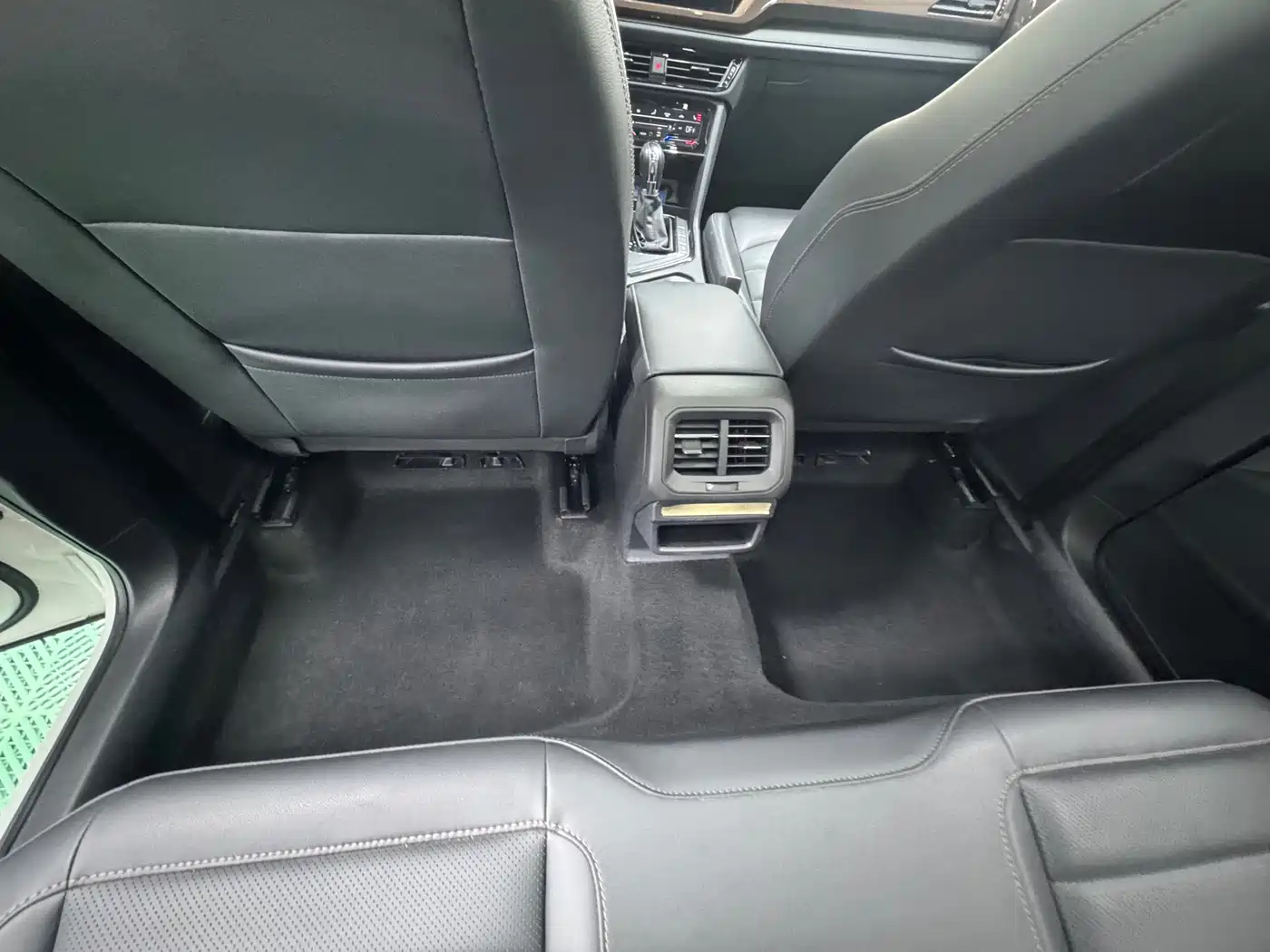 Volkswagen Tharu 2022 280TSI FWD Luxury Edition фото 22