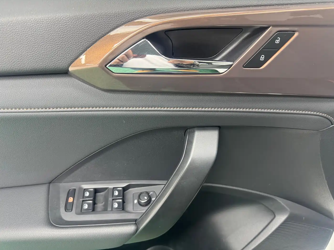 Volkswagen Tharu 2022 280TSI FWD Luxury Edition фото 15