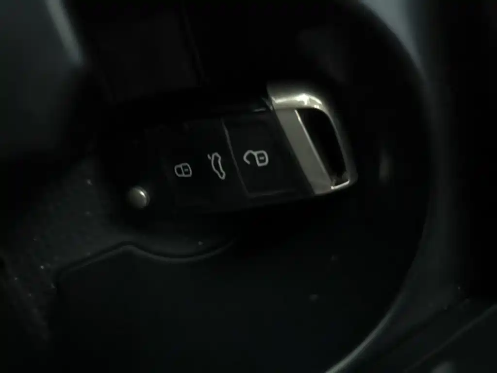 Photo 17 - Volkswagen Passat