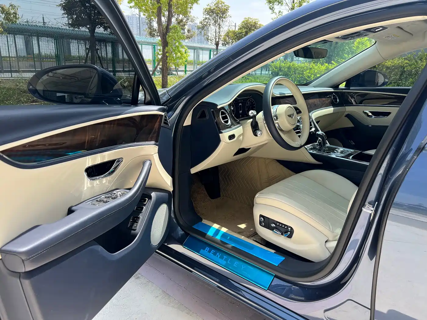 BENTLEY FLYING SPUR PLUG-IN HYBRID