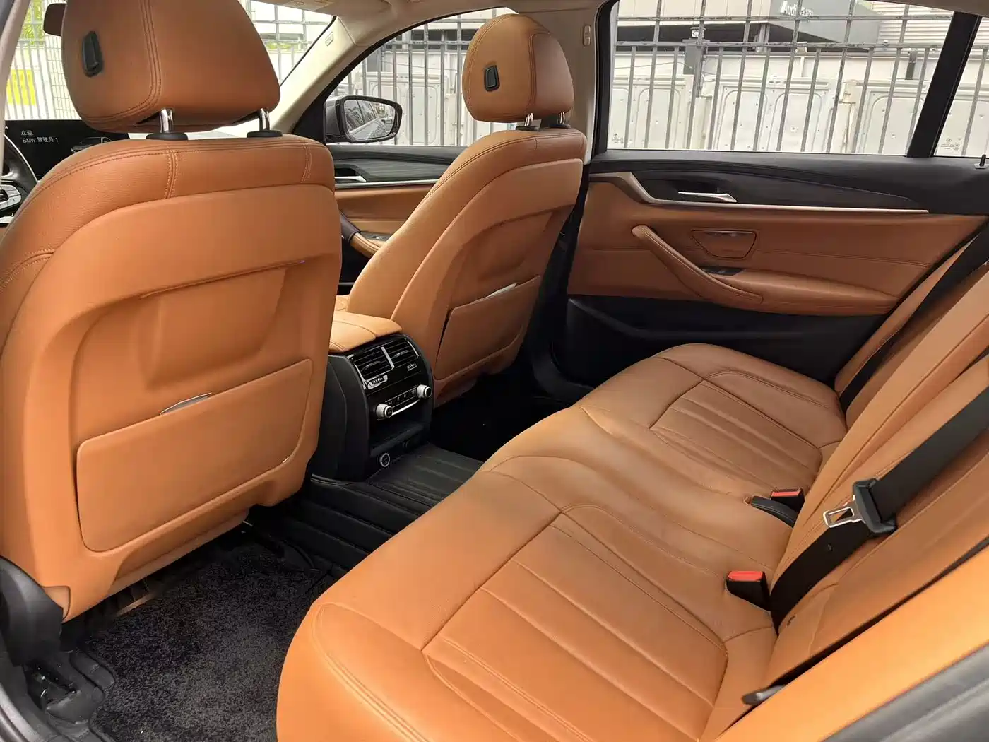 BMW 5 Series New Energy 2018 530Le Luxury Package фото 12