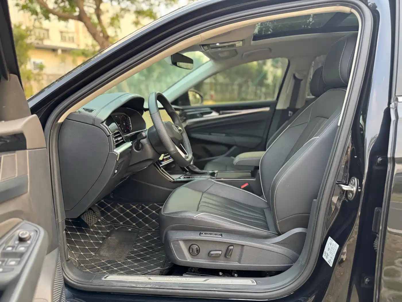 Volkswagen Passat 2024 380TSI Starlight Luxury Edition фото 10