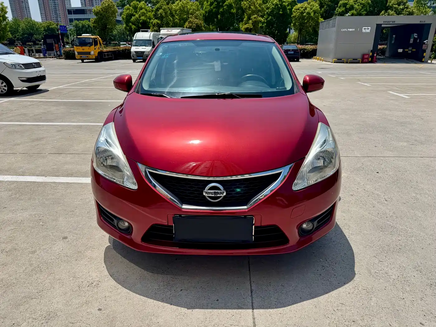 Photo 2 - Nissan Tiida
