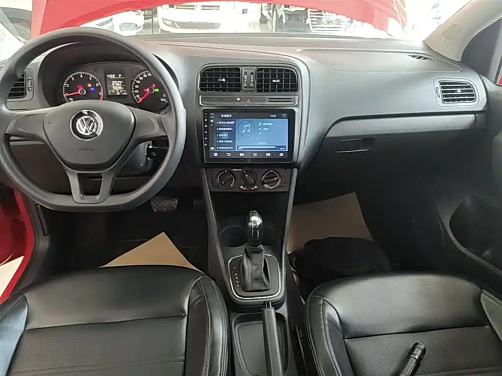 Volkswagen Polo 2016 1.4L Automatic Trend фото 13
