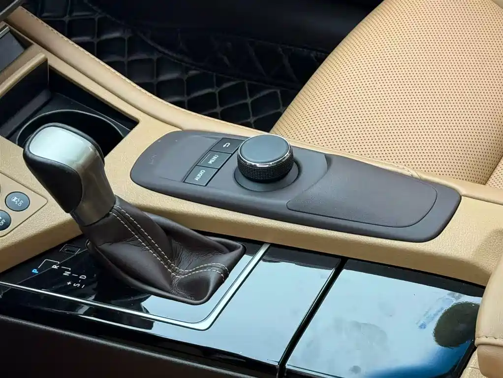 Lexus ES 2015 200 Elite Edition фото 7