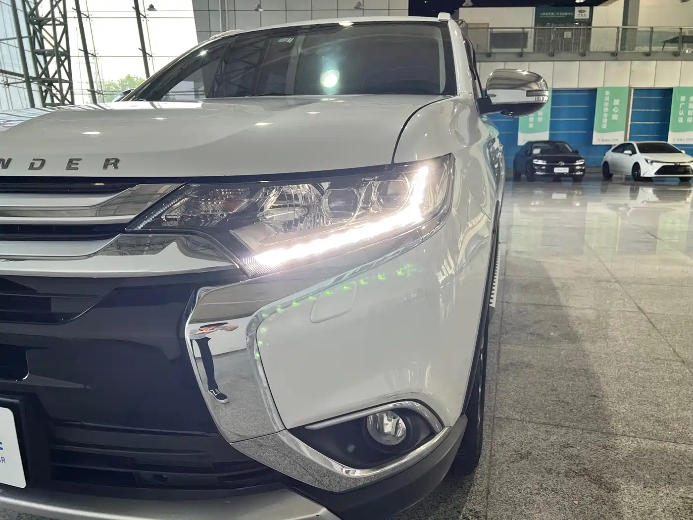 Mitsubishi Outlander 2017 2016 2.4L 4WD Luxury Edition 7-seater