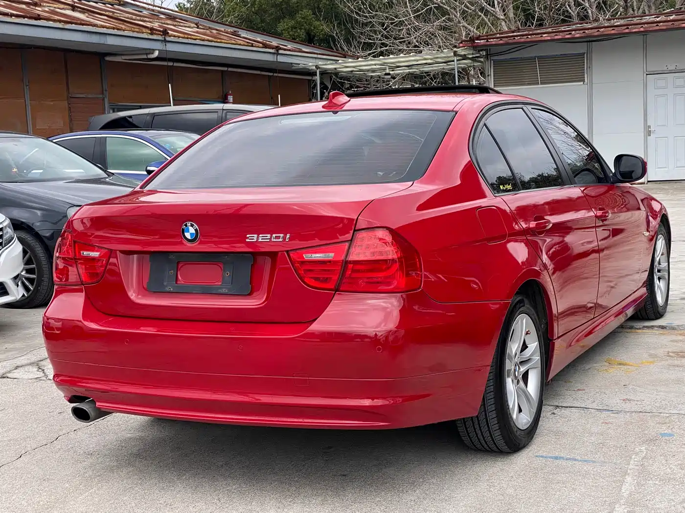 BMW 3 Series 2009 320i Luxury фото 13