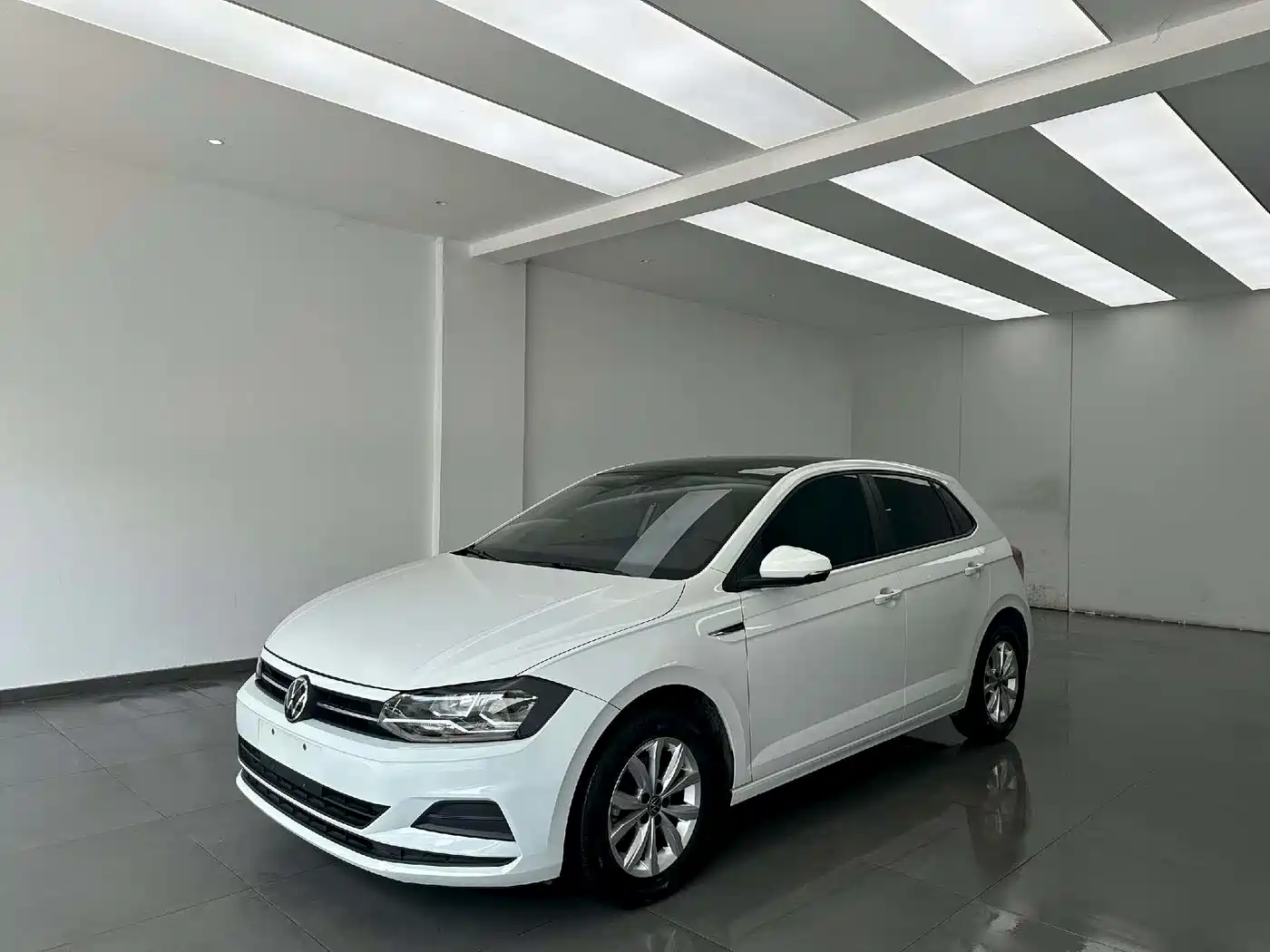 VOLKSWAGEN POLO