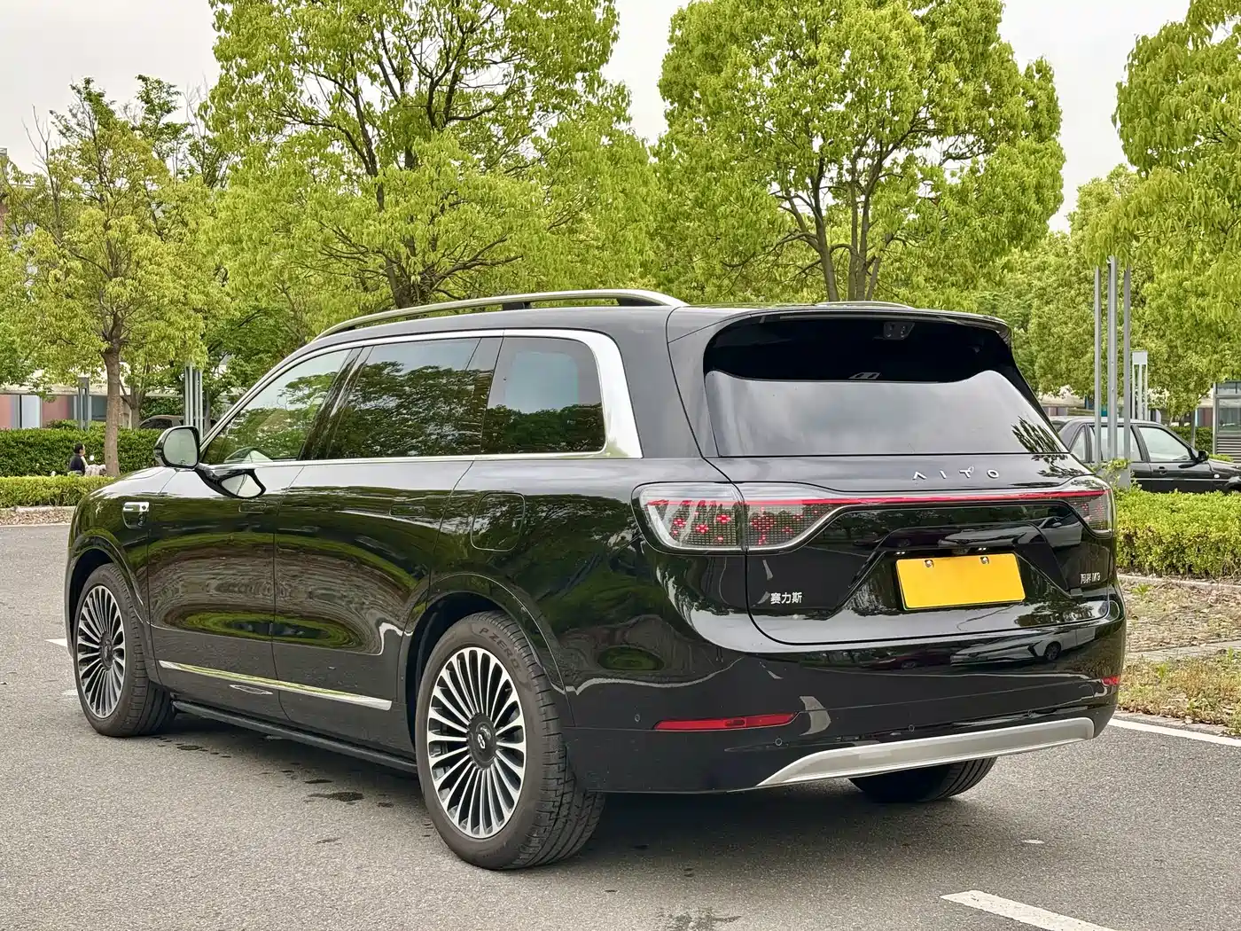 AITO Wenjie AITO M9 2025 Extended Range Ultra 52kWh 6-Seater фото 12