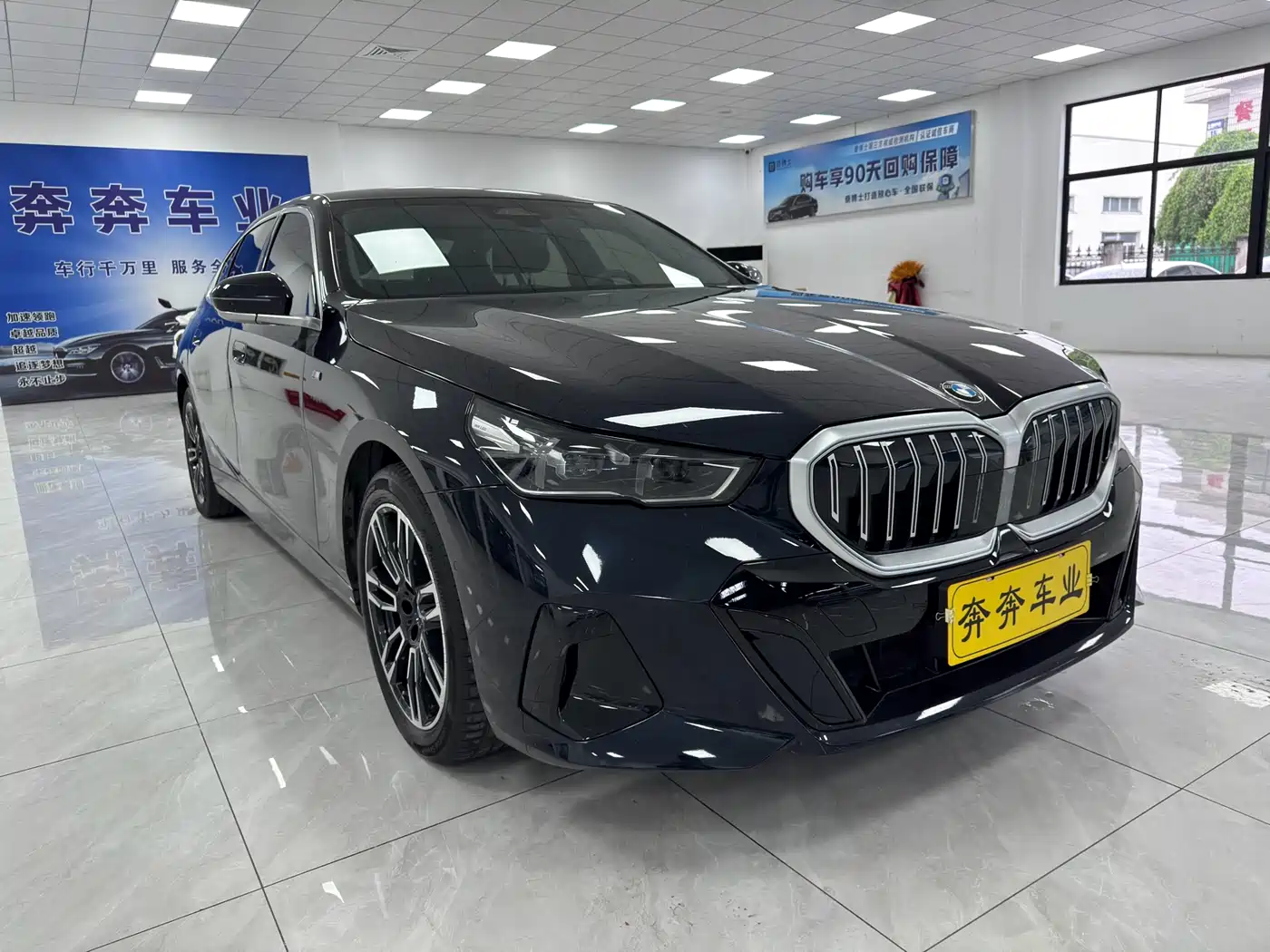 BMW 5 Series 2024 525Li M Sport Package фото 3