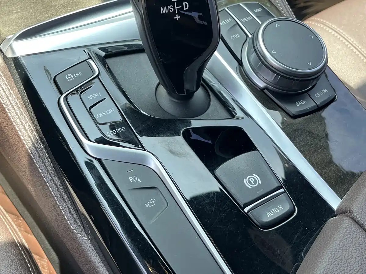 BMW 5 Series 2020 525Li M Sport Package фото 17