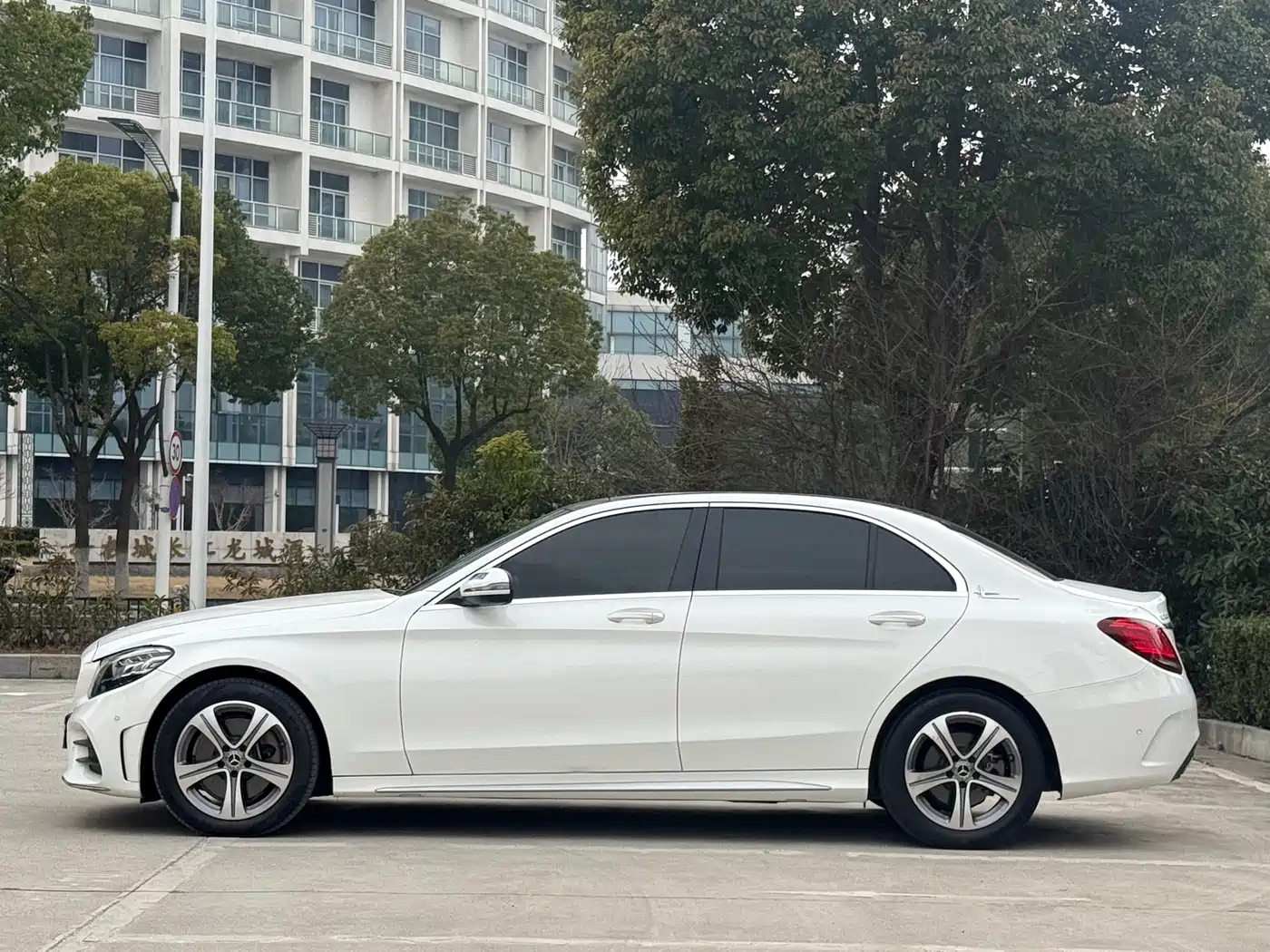 Mercedes-Benz C-Class 2021 C 260 L Sport Edition фото 3