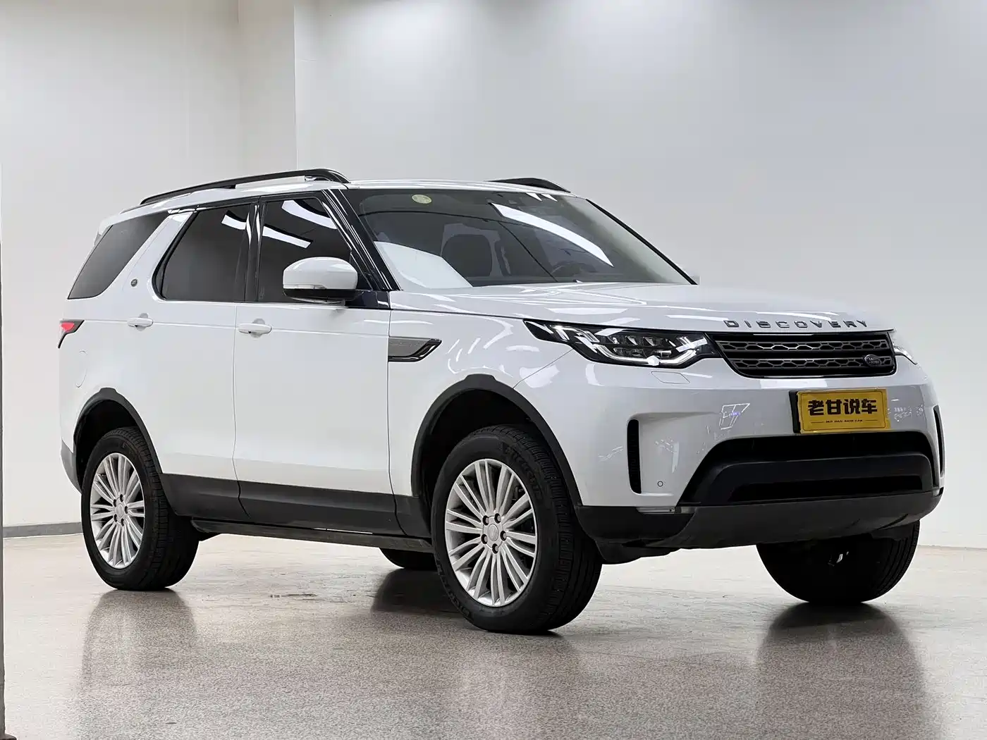 Land Rover Discovery 2017 3.0 SC V6 HSE фото 3