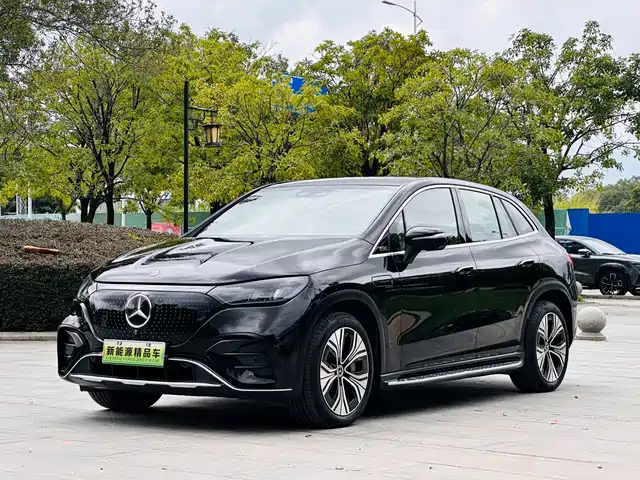 Mercedes-Benz EQE SUV 2025
