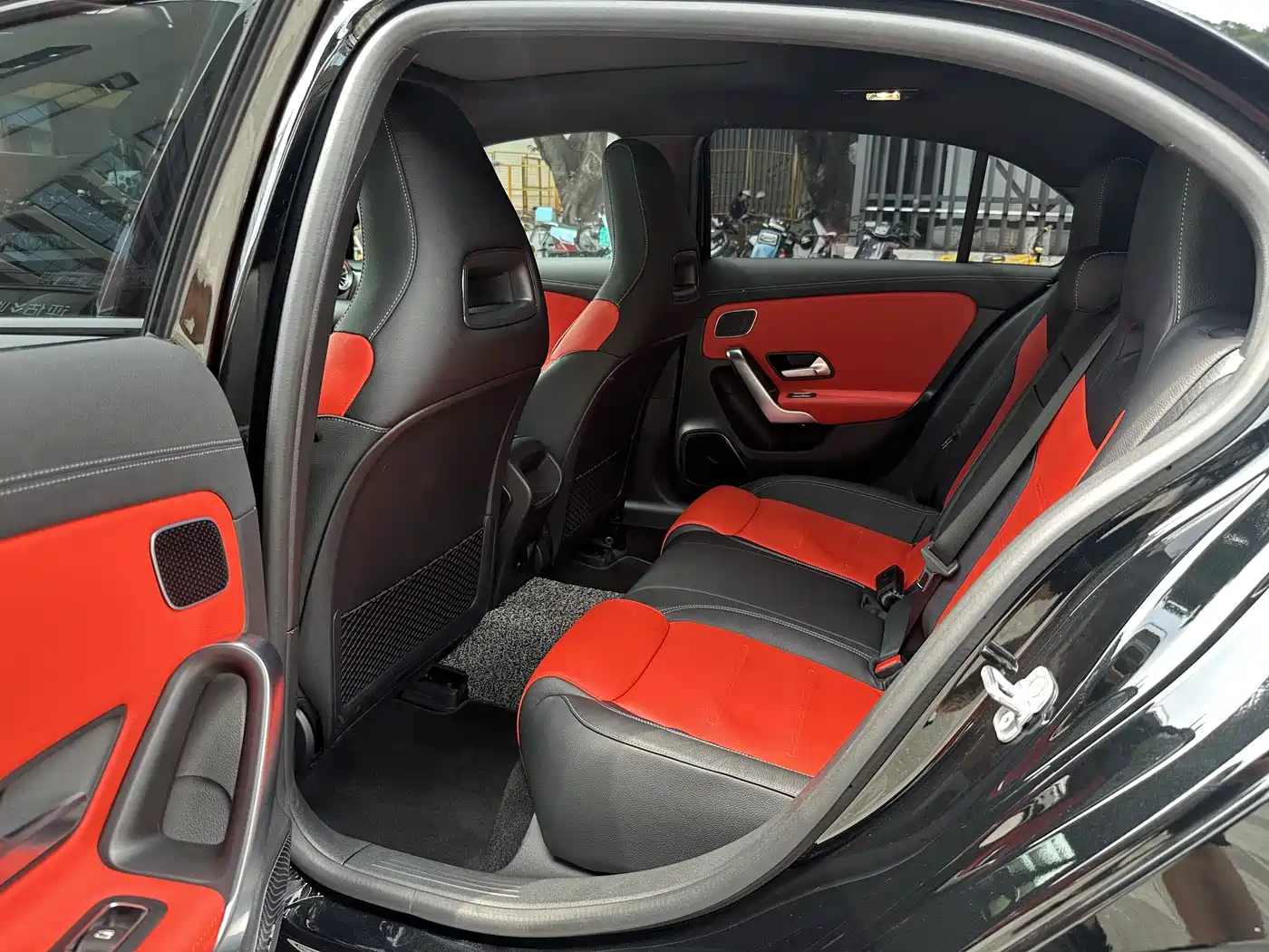 Mercedes-Benz A-Class AMG (Import) 2024 Facelift AMG A 35 4MATIC фото 10