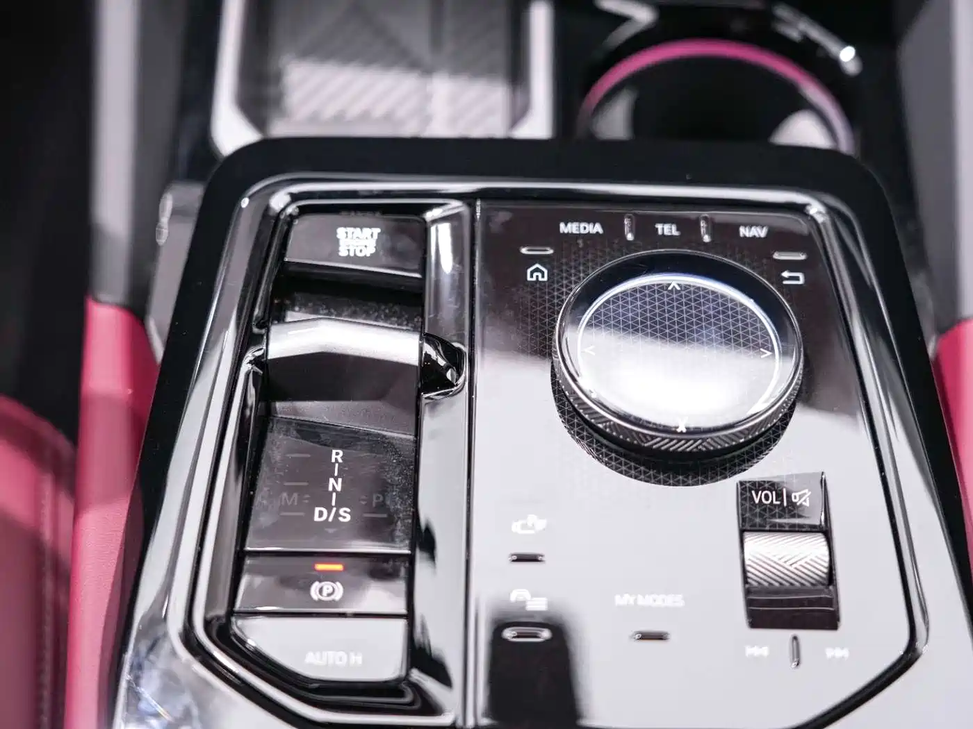 BMW 5 Series 2025 530Li Leading M Sport Package фото 26