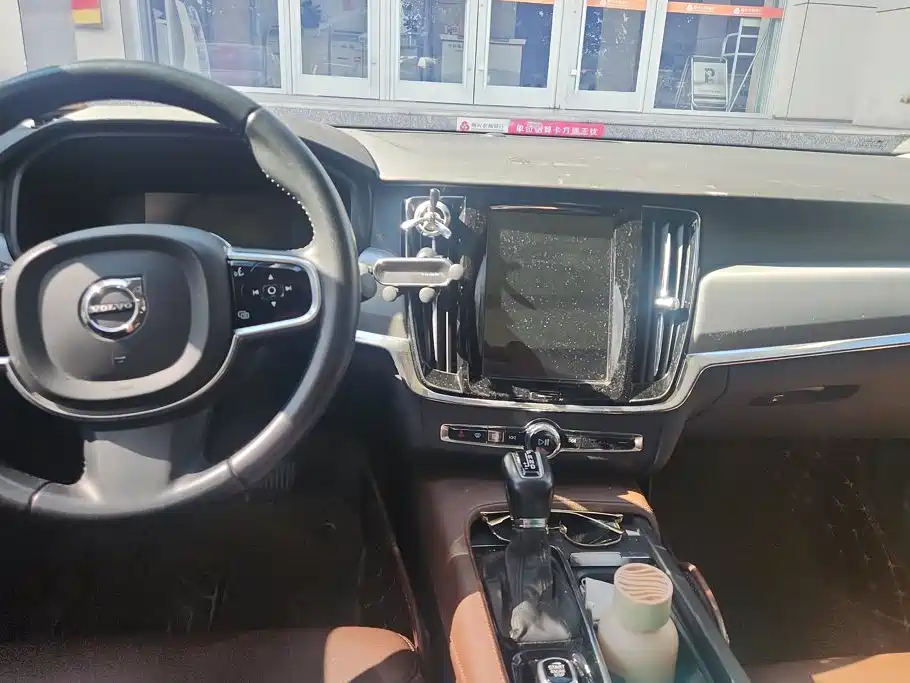Фото 12 - Volvo S90