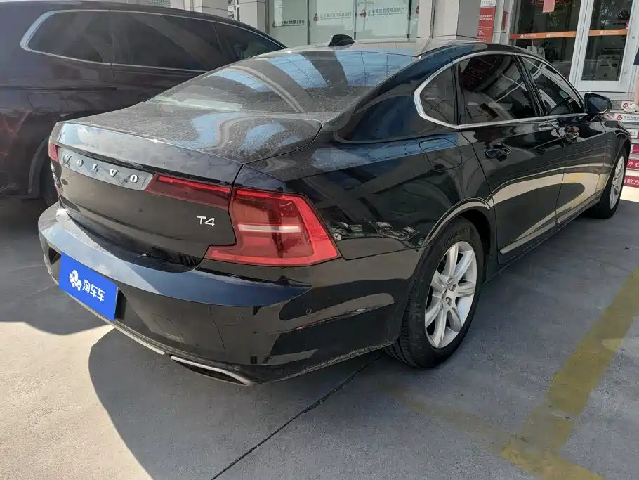 Фото 3 - Volvo S90