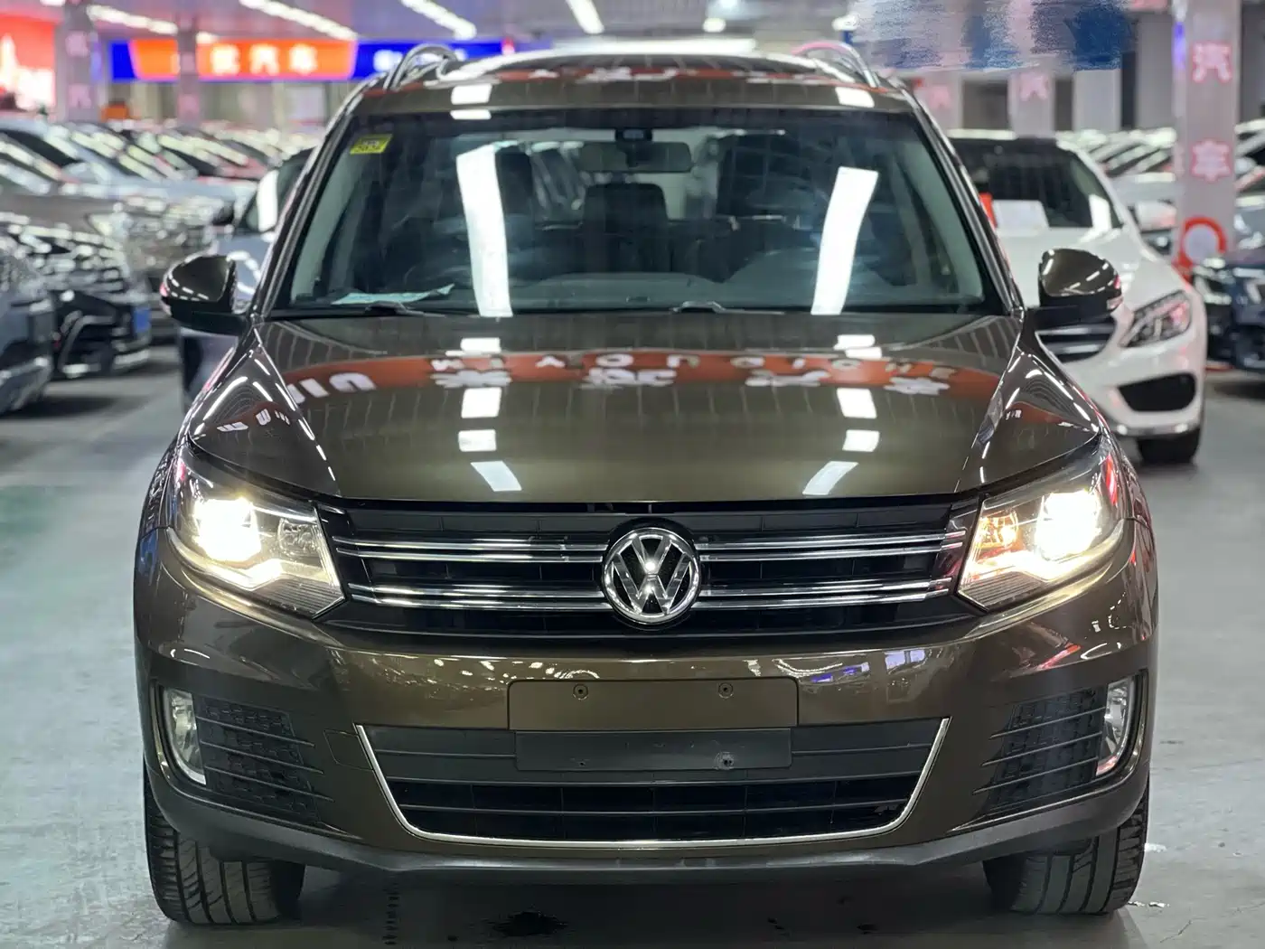 VOLKSWAGEN TIGUAN