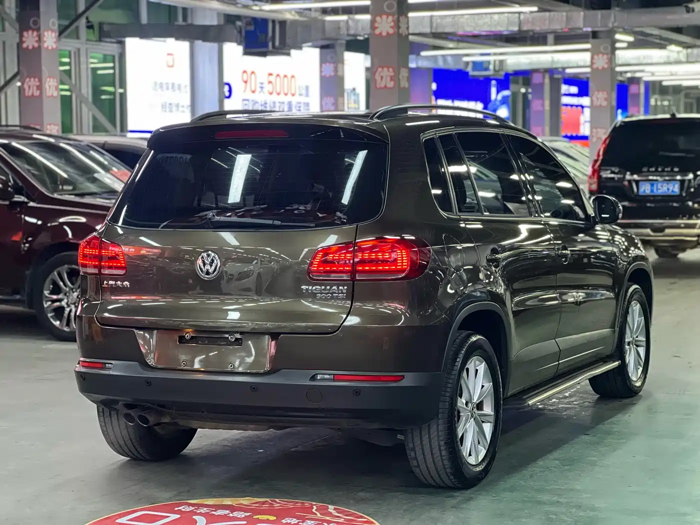 VOLKSWAGEN TIGUAN