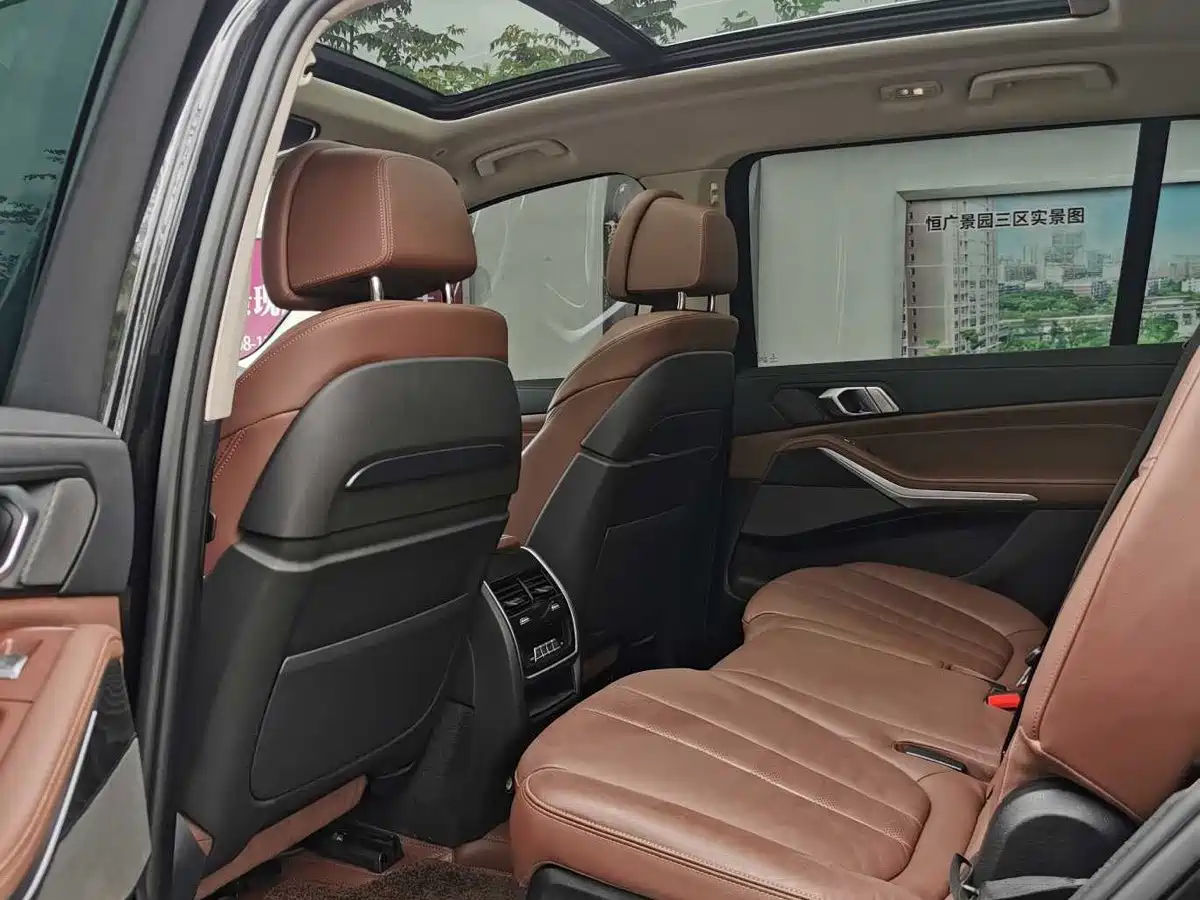 Фото 14 - BMW X7