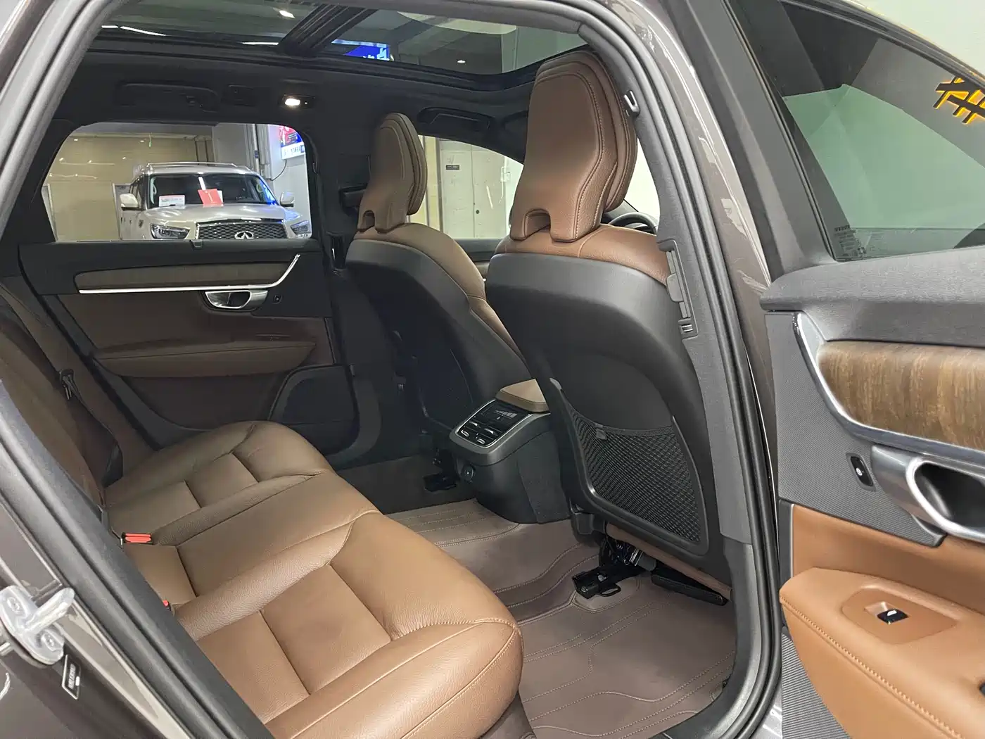 VOLVO V90