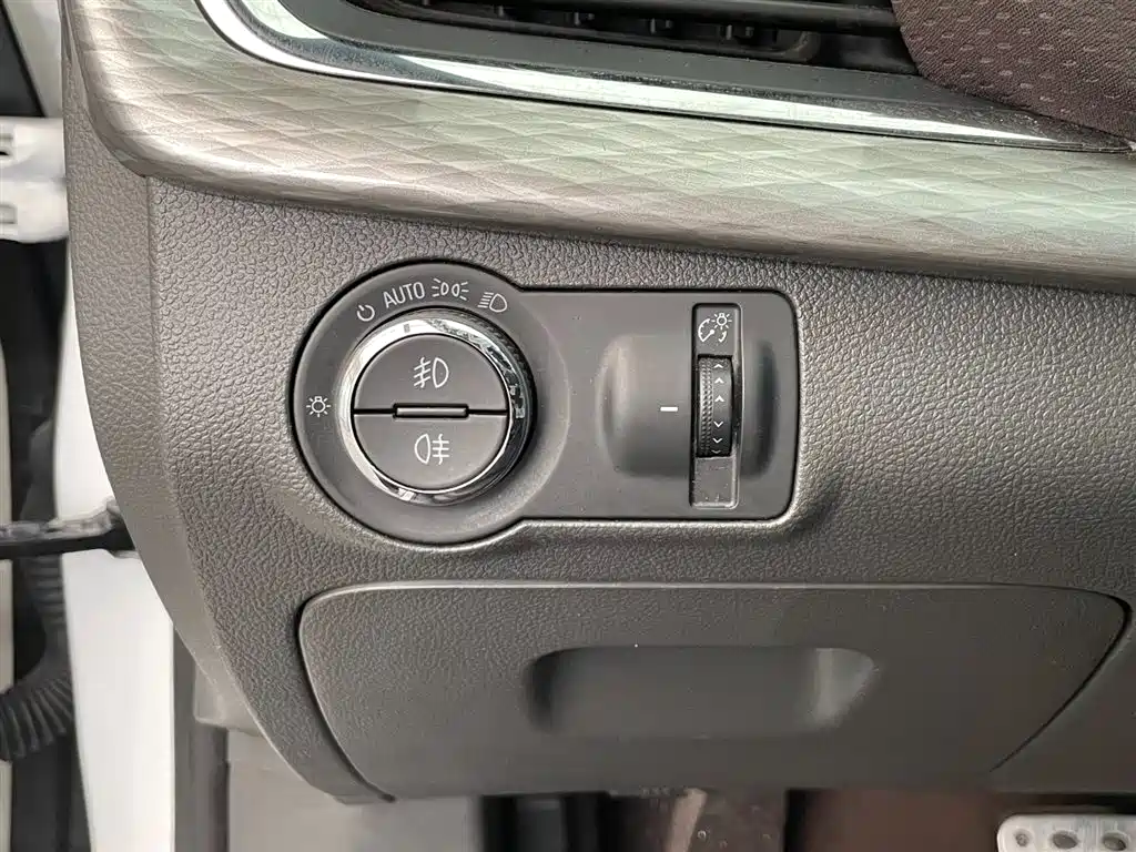 Chevrolet Malibu 2017 1.5T Automatic Luxury Edition фото 14