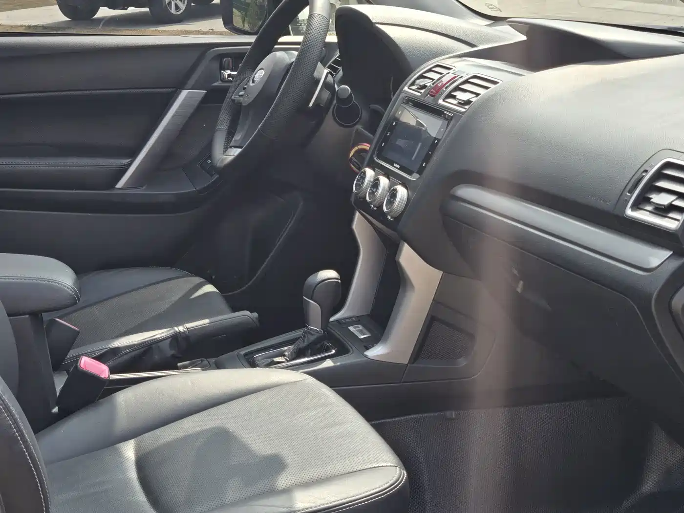Subaru Forester 2015 2.0i Special Commemorative Edition фото 11