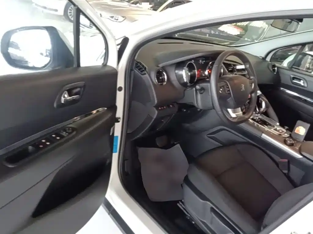 Peugeot 3008 2016 1.6THP Automatic Classic Edition фото 12