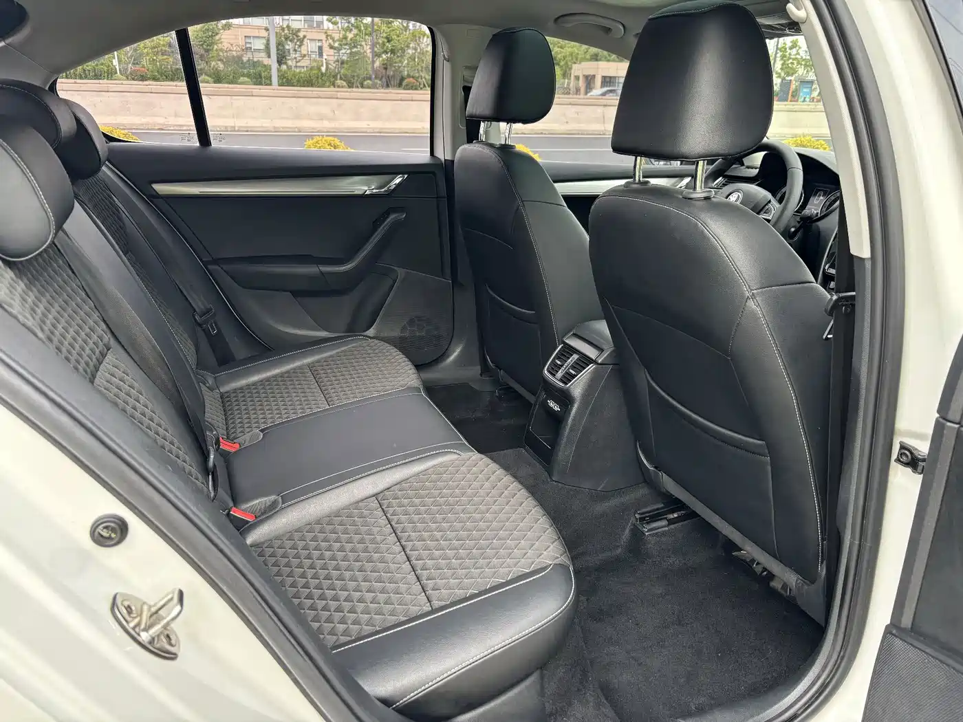 Škoda Octavia 2020 1.5L Automatic Smart Luxury Edition фото 13
