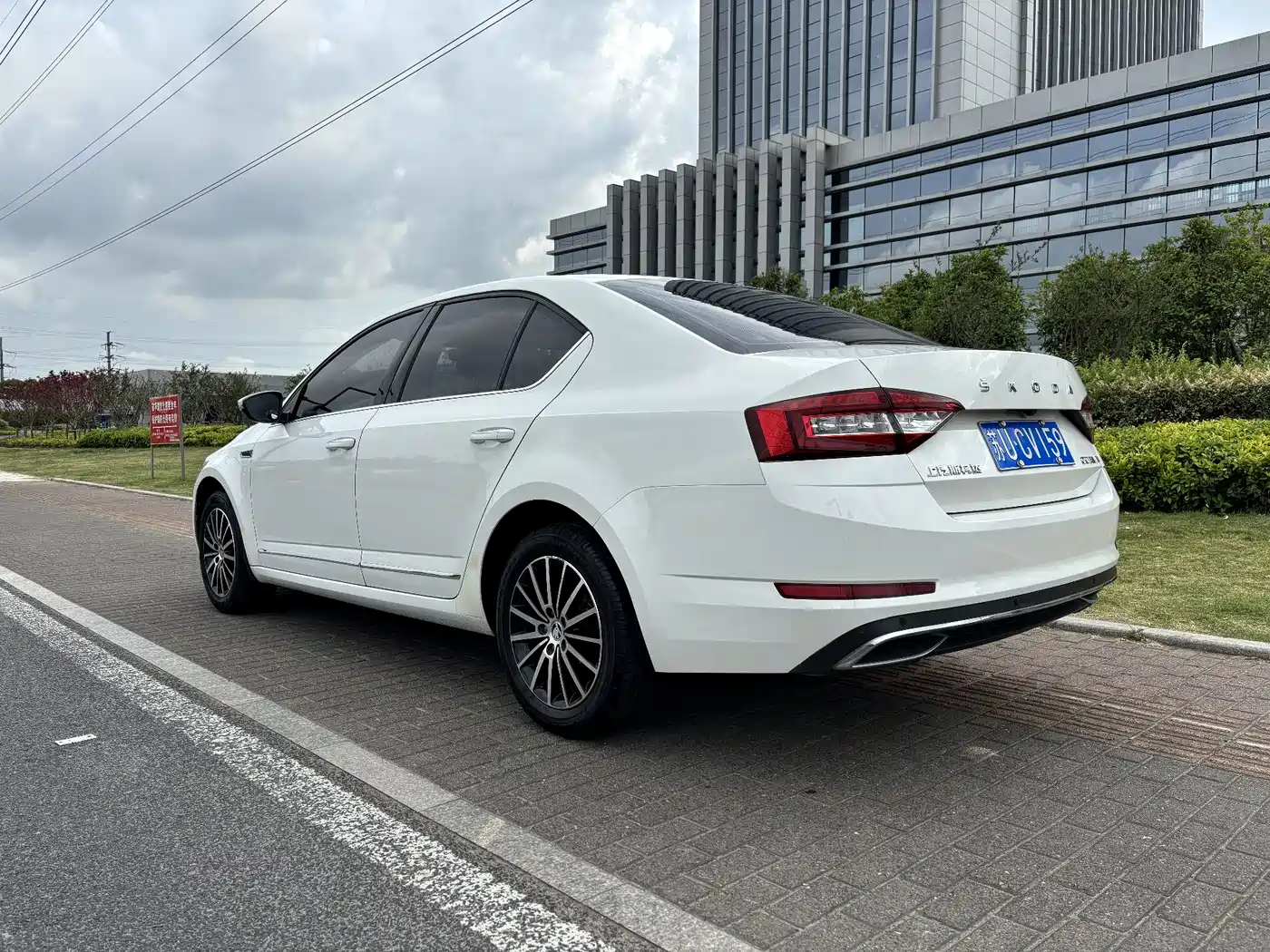 Škoda Octavia 2020 1.5L Automatic Smart Luxury Edition фото 8