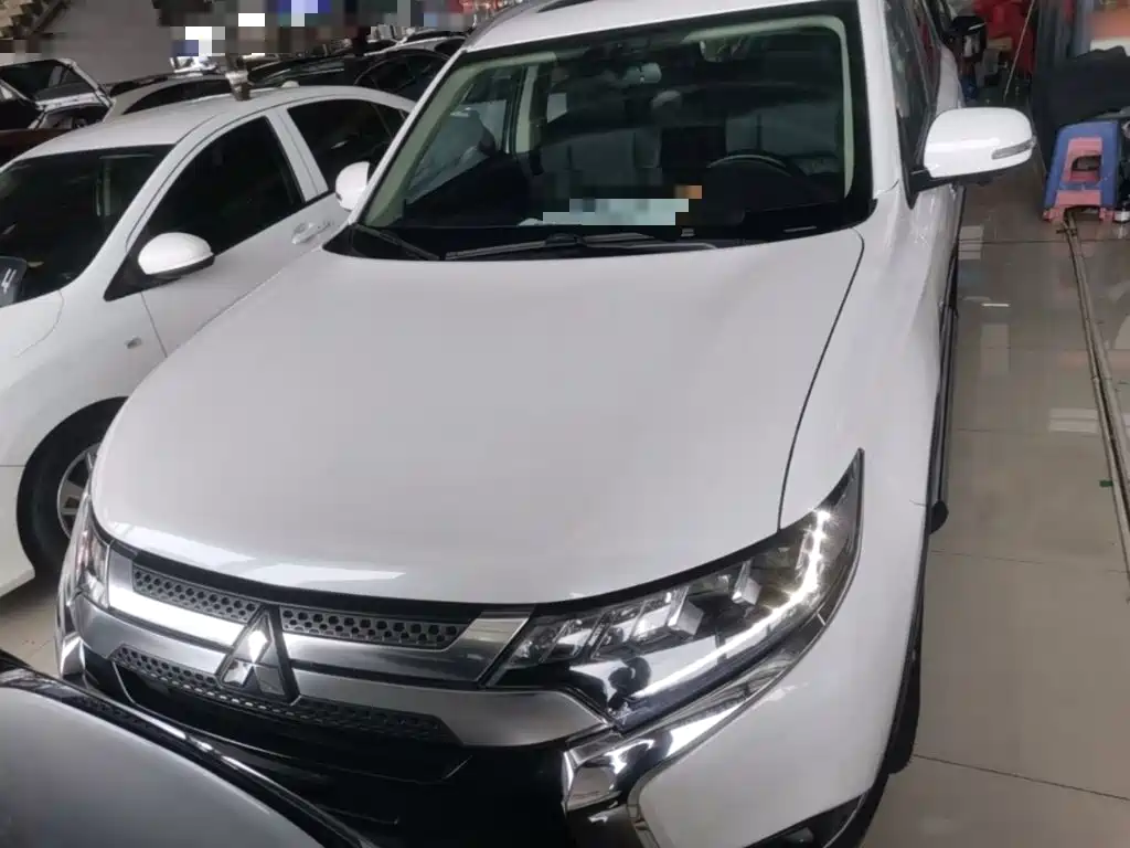 Фото 3 - Mitsubishi Outlander