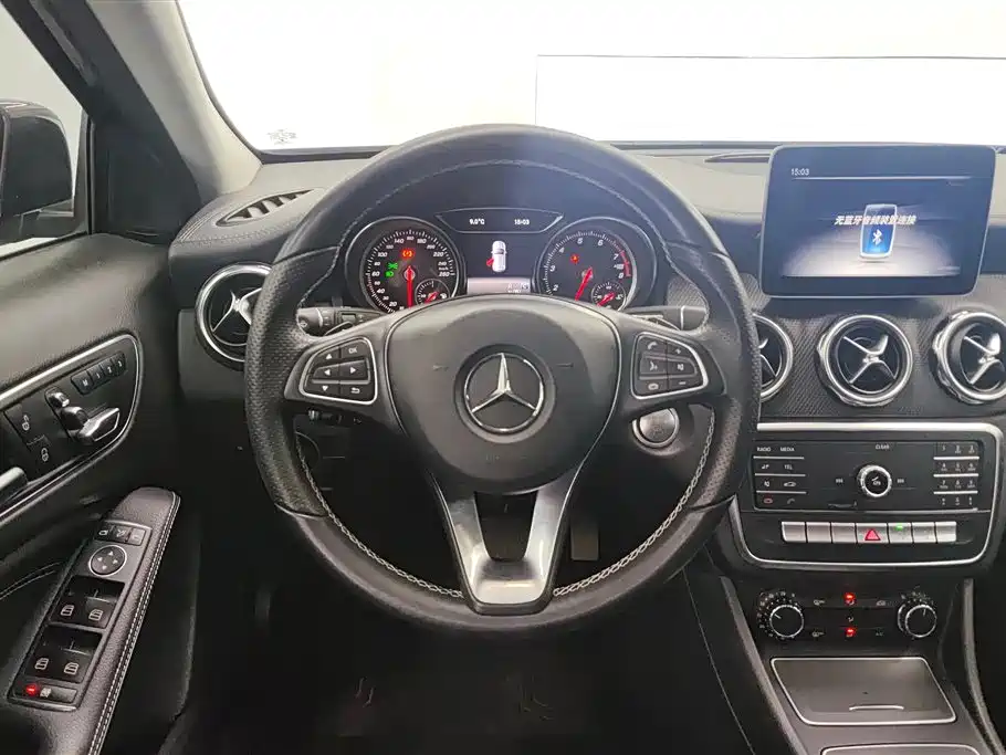 Mercedes-Benz GLA 2018 GLA 200 Fashion фото 15