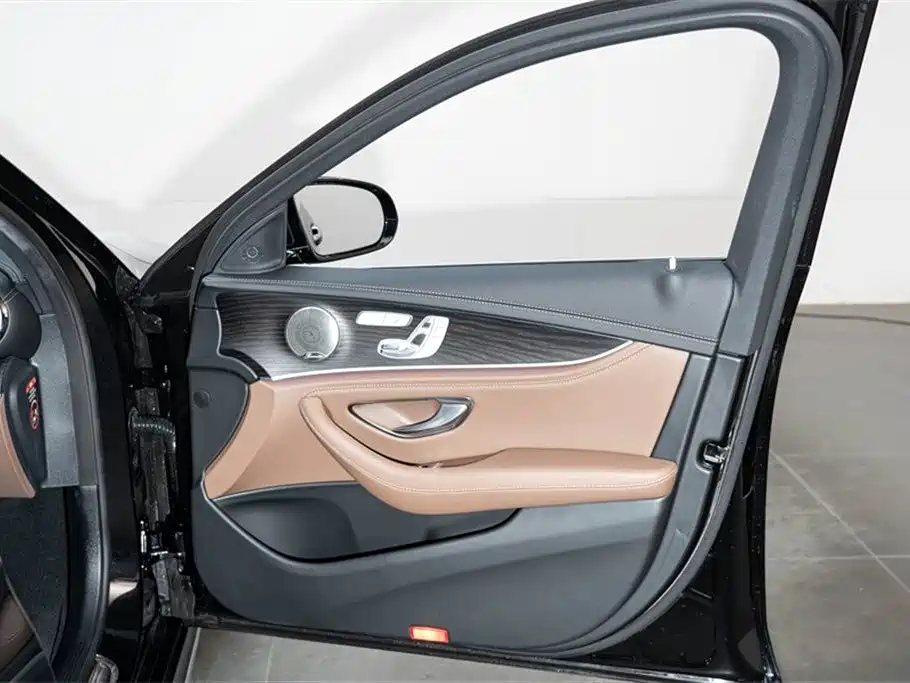 Mercedes-Benz E-Class 2022 E 300 L Sport Luxury фото 14