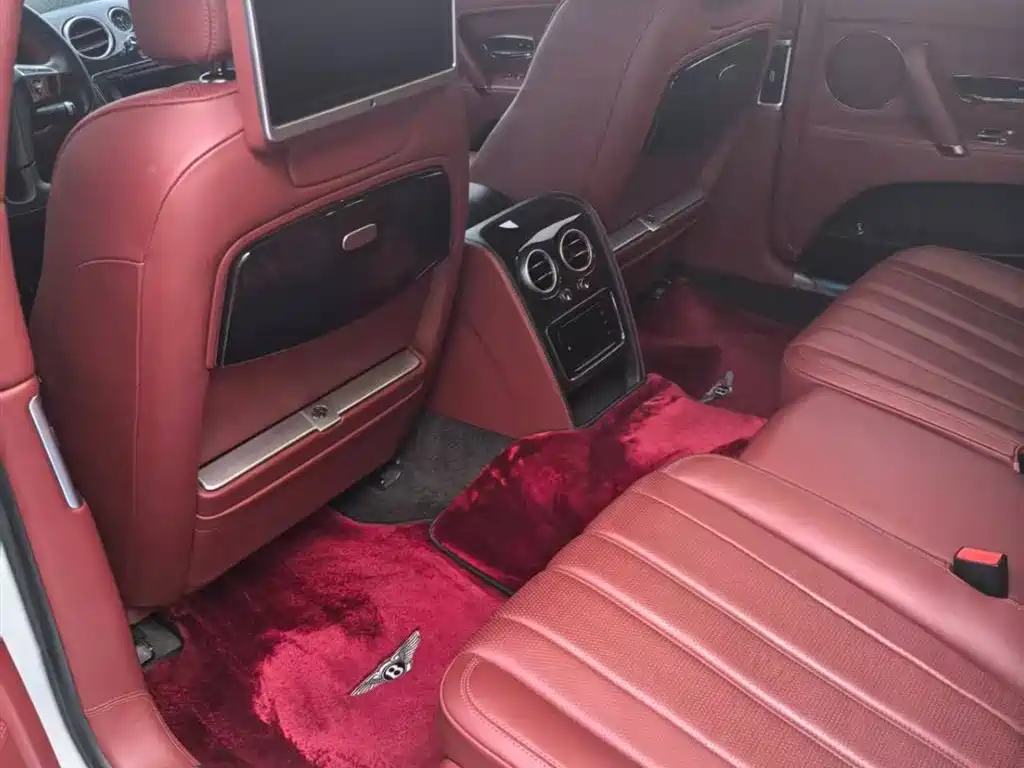 Фото 9 - Bentley Flying Spur