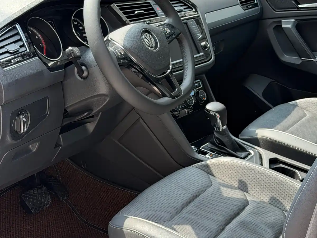 Volkswagen Tiguan L 2017 330TSI Automatic 2WD Flagship Edition фото 10
