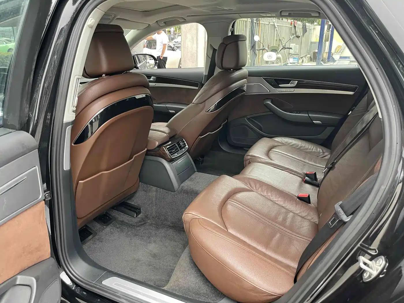 Фото 5 - Audi A8