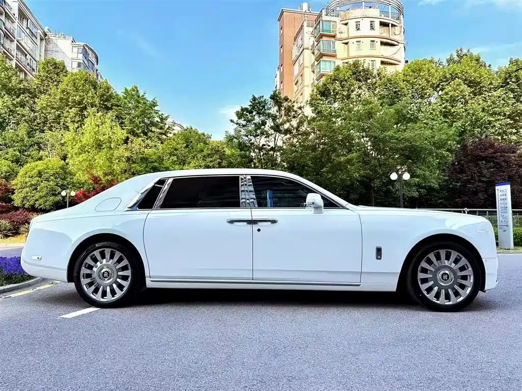 Rolls-Royce Phantom 2024 Long Wheelbase Series II фото 2