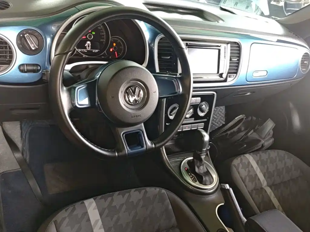 Photo 10 - Volkswagen Beetle