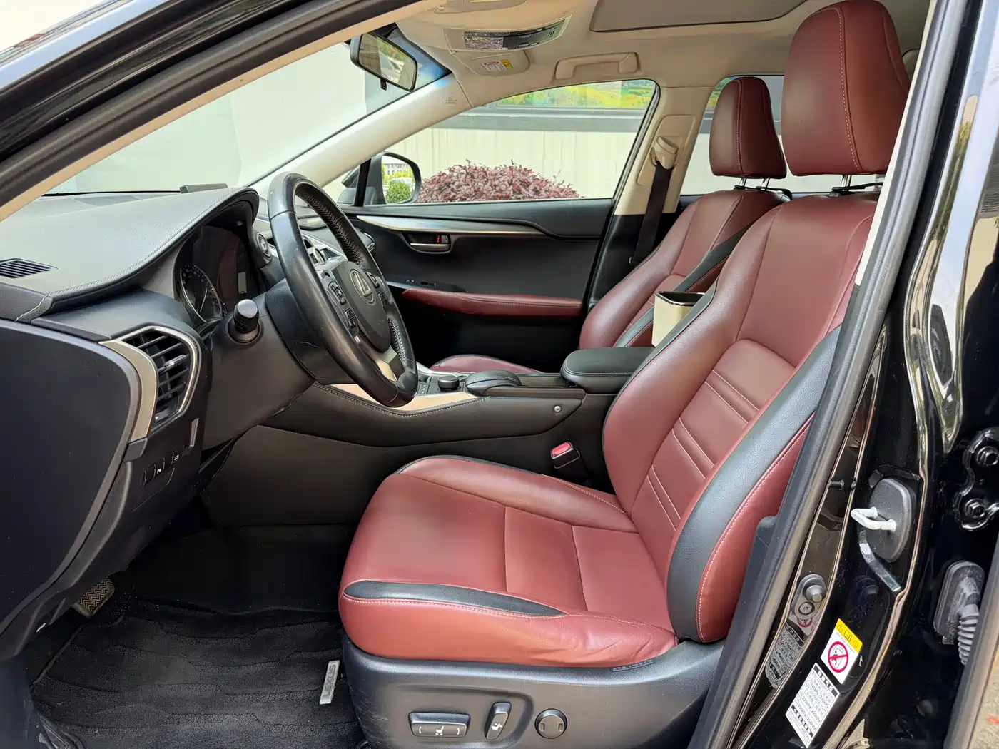 Lexus NX 2015 300h FWD Luxury фото 8